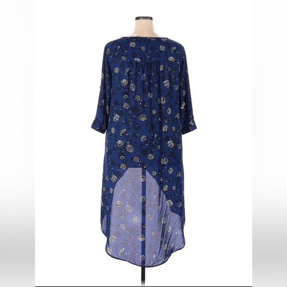 ✨Torrid 3/4 sleeve blouse - Picture 2 of 3